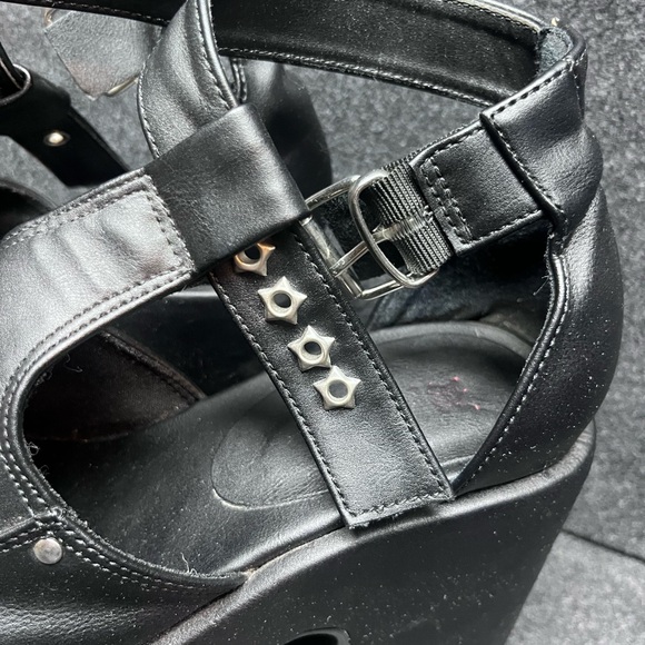 Demonia "Camel-103" platform t-strap sandals in black vegan leather size 10 - Picture 4 of 11